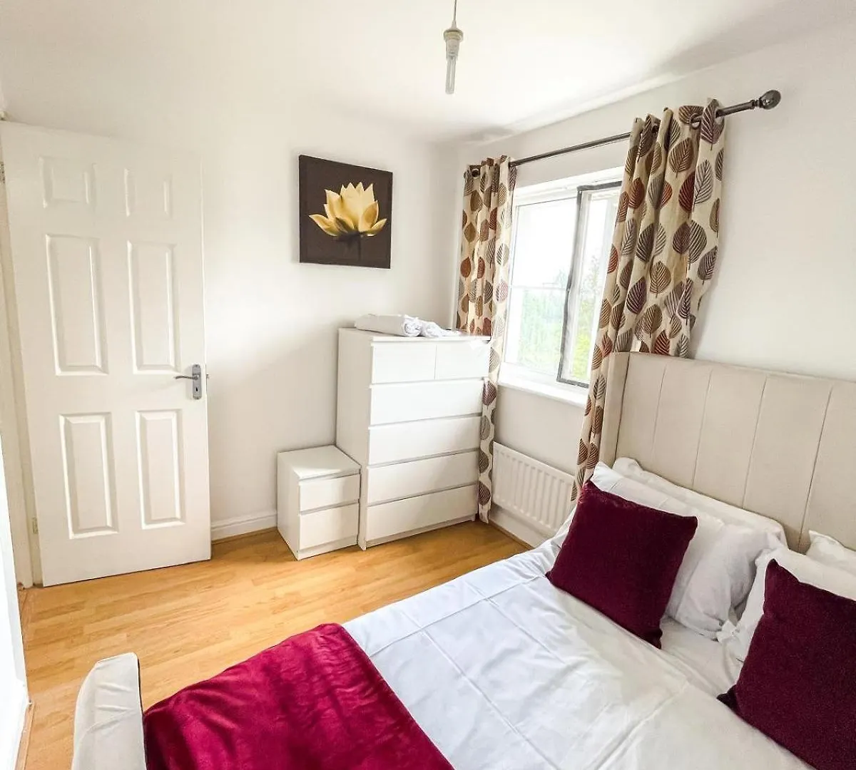 Barking Leisure And Contractor Stays London Holiday home